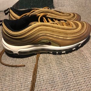 Women’s size 8 air max 97